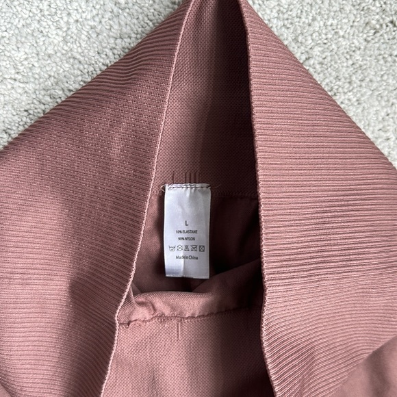 Lingdu Two Piece Yoga Set - Picture 5 of 9